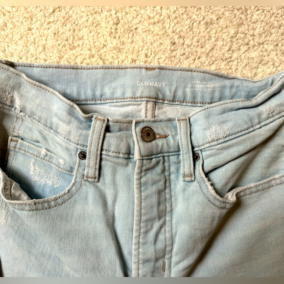 Extra High-Waisted Button-Fly Sky-Hi Straight Cut-Off Jeans - Picture 2 of 4